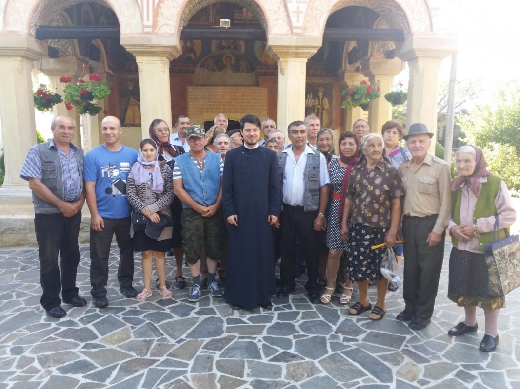 Pelerinaj pentru credincioşii parohiei vâlcene Dobruşa 13360