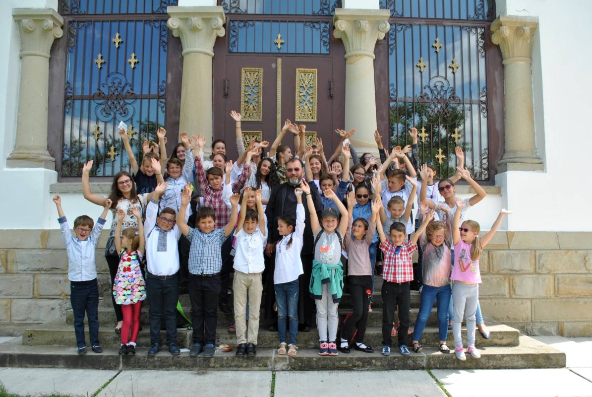 „Vacanţa în tinda Bisericii” de la Parohia Sadova 13262