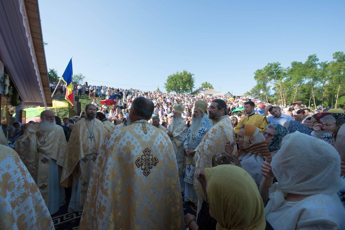 IPS Serafim: „Lumea are nevoie de sfinţi pentru ca umanitatea să fie sănătoasă” 13128