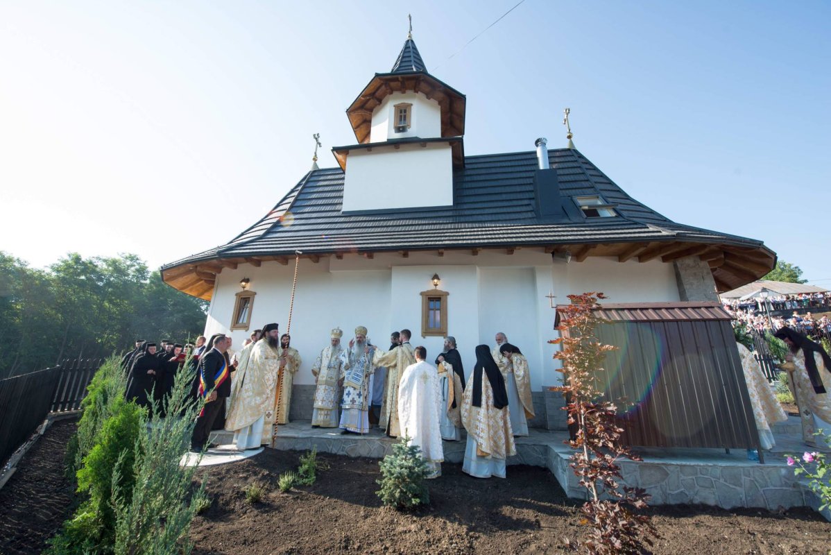 IPS Serafim: „Lumea are nevoie de sfinţi pentru ca umanitatea să fie sănătoasă” 13132