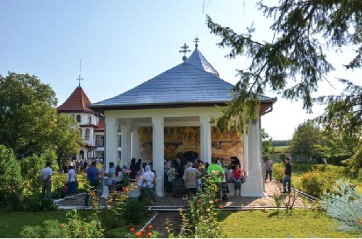Mănăstiri din Banat în haine de sărbătoare 13165