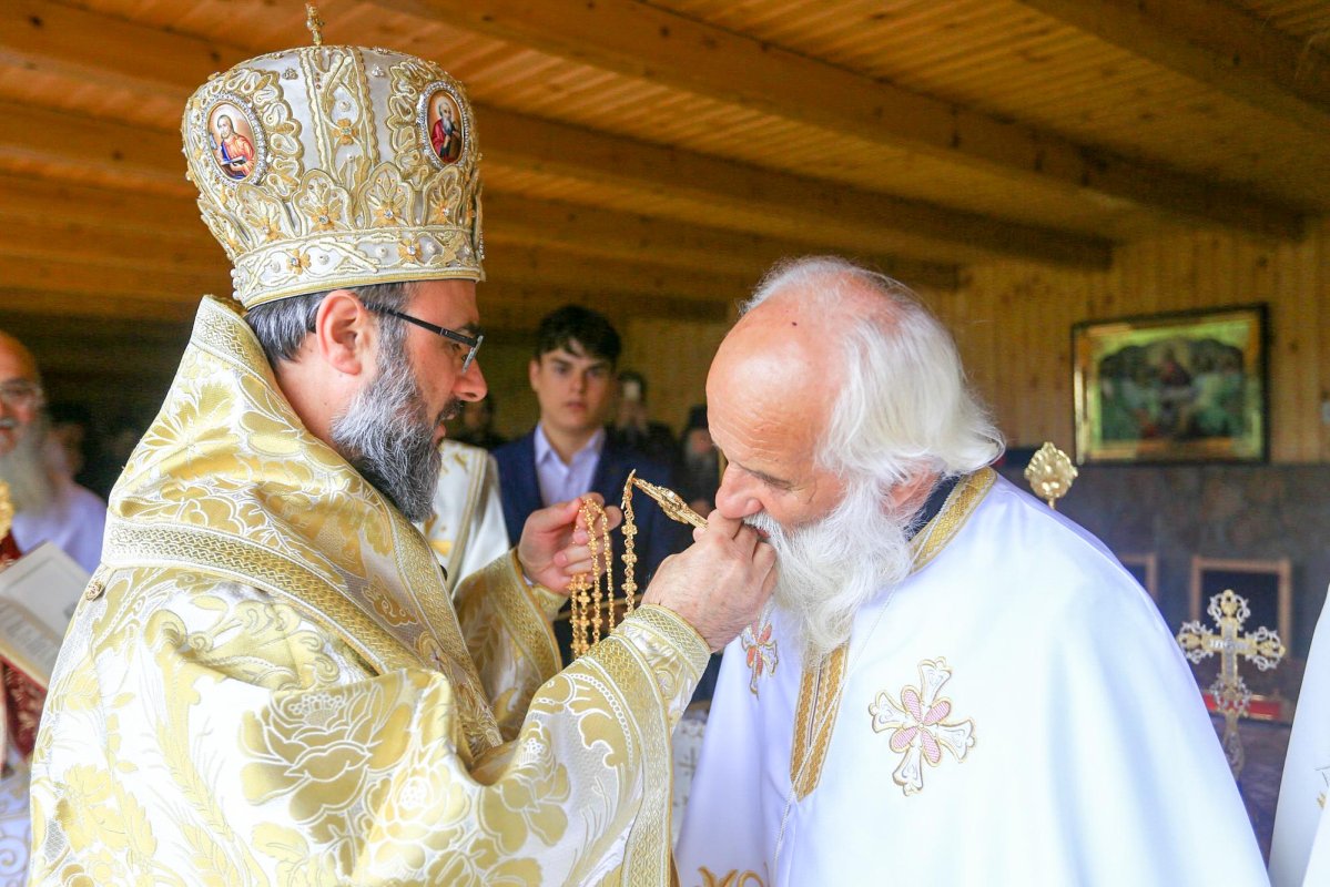 Muntioru - schitul de la granița Țărilor Române 13173