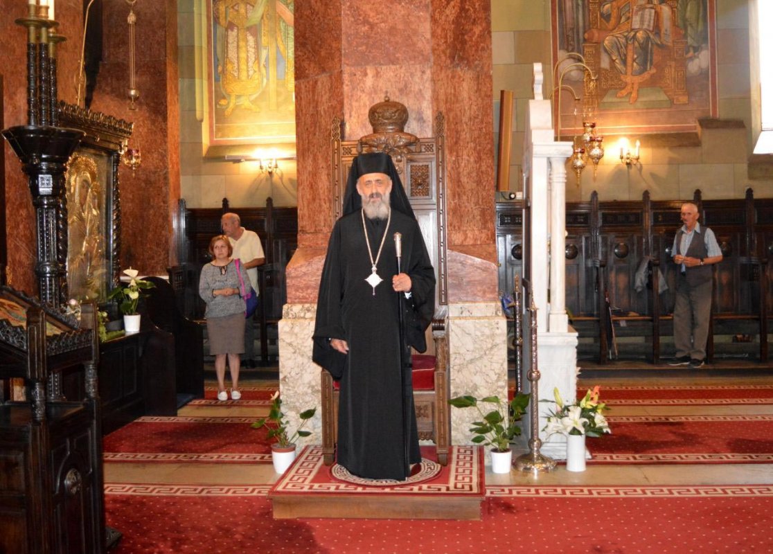 Slujba Paraclisului Maicii Domnului, în locașele de cult transilvane 13145