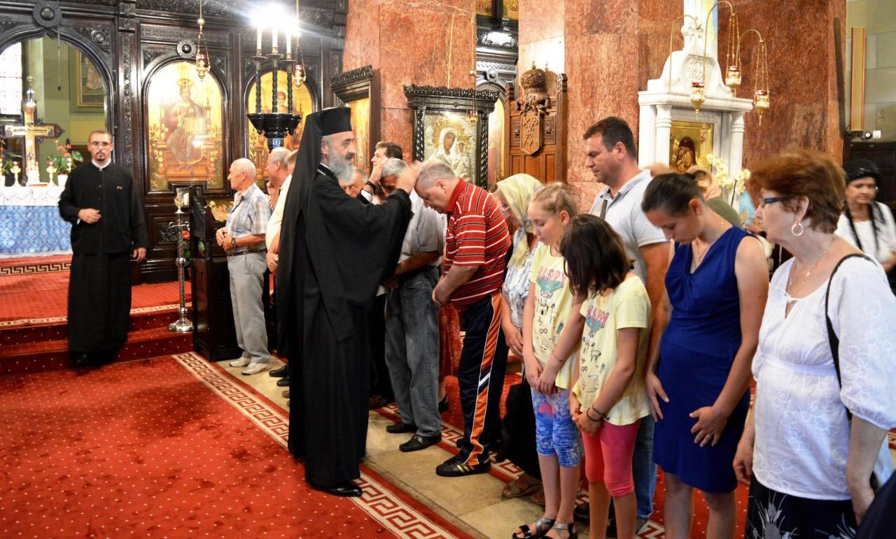 Slujba Paraclisului Maicii Domnului, în locașele de cult transilvane 13146