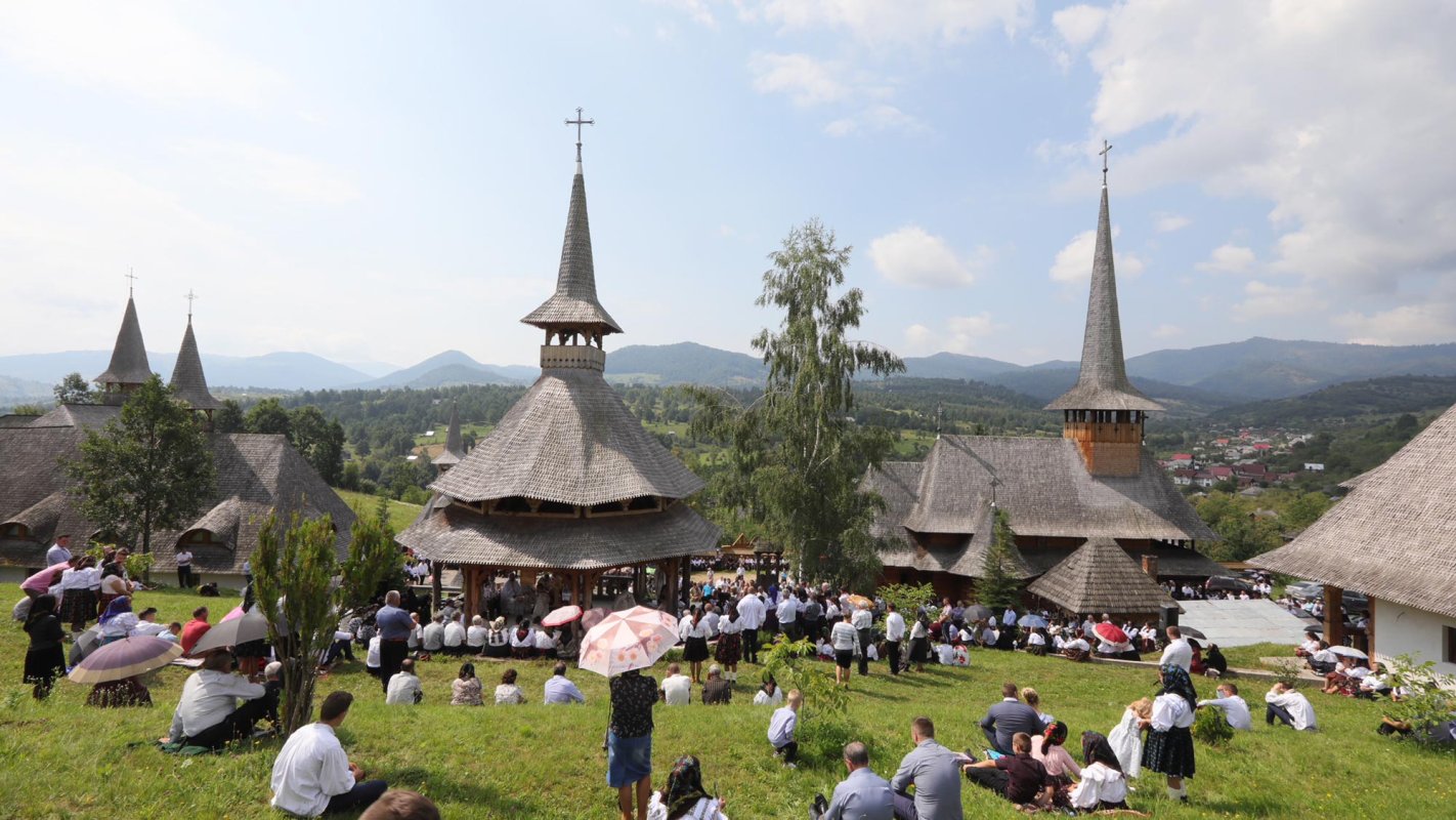 Slujiri arhierești și hramuri la praznicul Schimbarea la Față a Domnului 12985