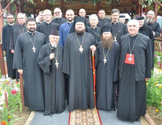 Slujiri arhierești și hramuri la praznicul Schimbarea la Față a Domnului 12990