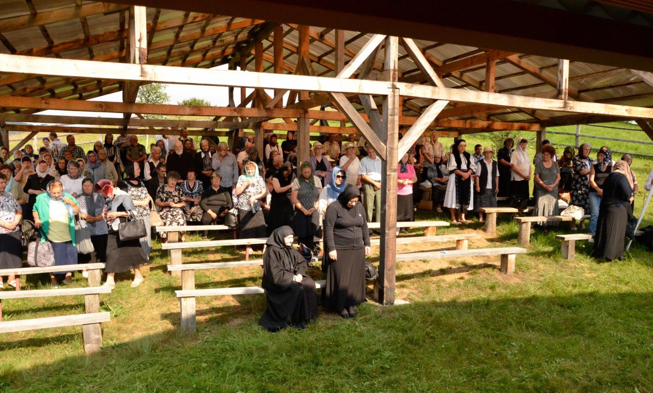 Slujiri arhierești și hramuri la praznicul Schimbarea la Față a Domnului 12993