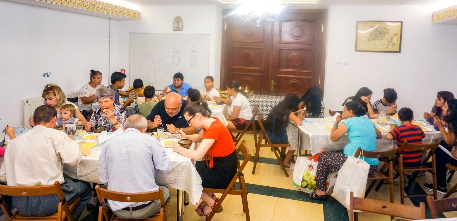 Fapte de milostenie pentru persoane defavorizate 12940