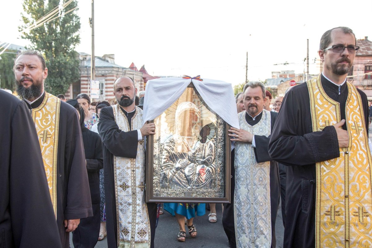 Procesiune cu icoana Maicii Domnului în Galați 12953