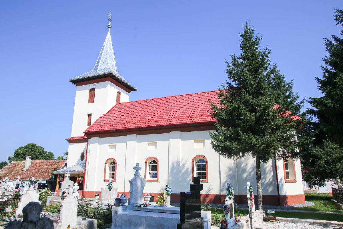 Credință străbună și istorie la poalele Făgărașilor 12868