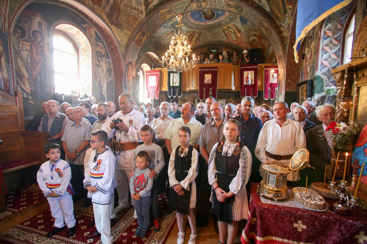 Credință străbună și istorie la poalele Făgărașilor 12874