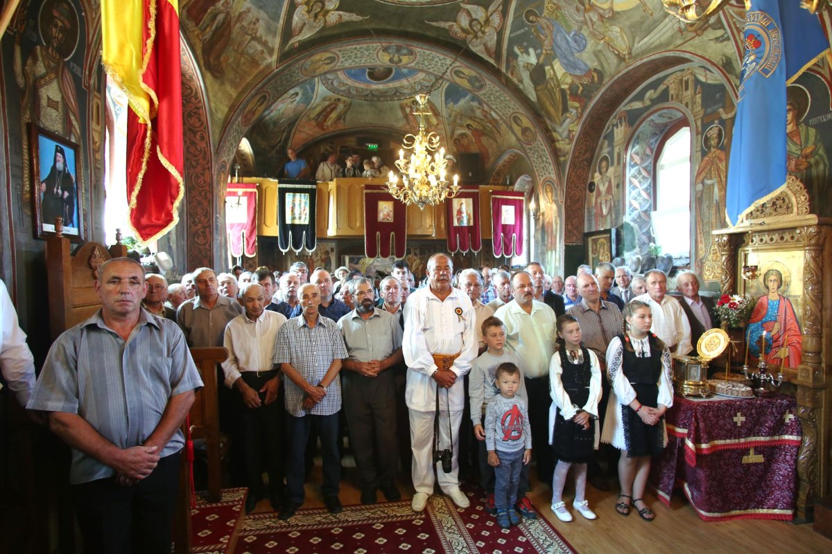 Credință străbună și istorie la poalele Făgărașilor 12875