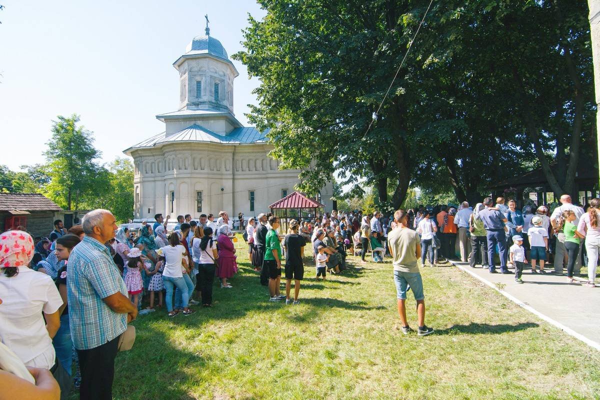 Întâlnire în rugăciune la Biserica „Pogorârea Sfântului Duh” din Negreşti 12843