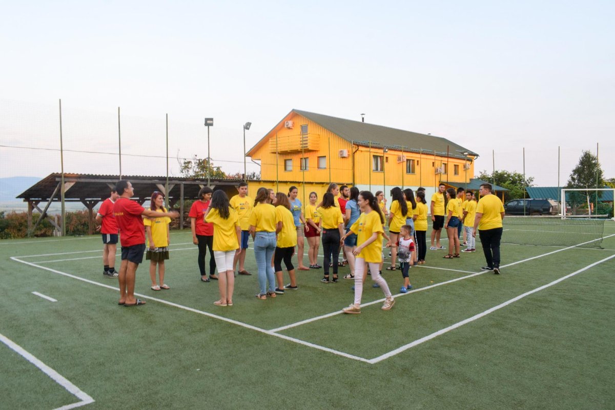 Tabără pentru tineri la Vărădia 12864