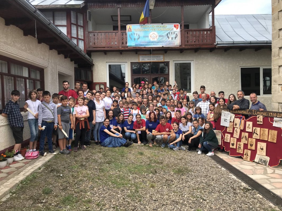 150 de participanţi în Tabăra de creaţie „Dăruind vei dobândi” 12779