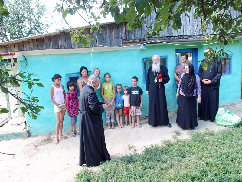 Binecuvântare pentru copiii săraci din Negrești 12819