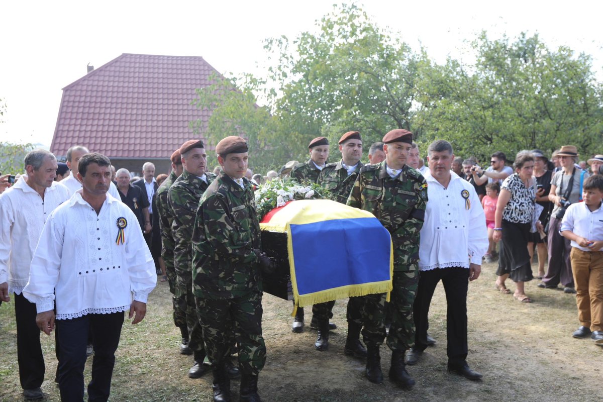 Dumitru Fărcaș a fost înmormântat în localitatea natală Groşi, lângă Baia Mare 12781