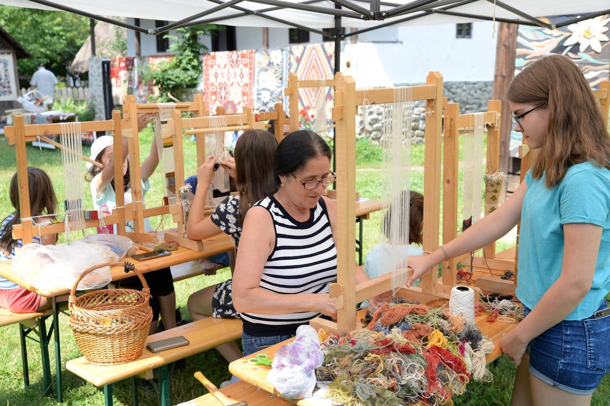 Vacanţa de vară pe uliţele Muzeului Satului 12808