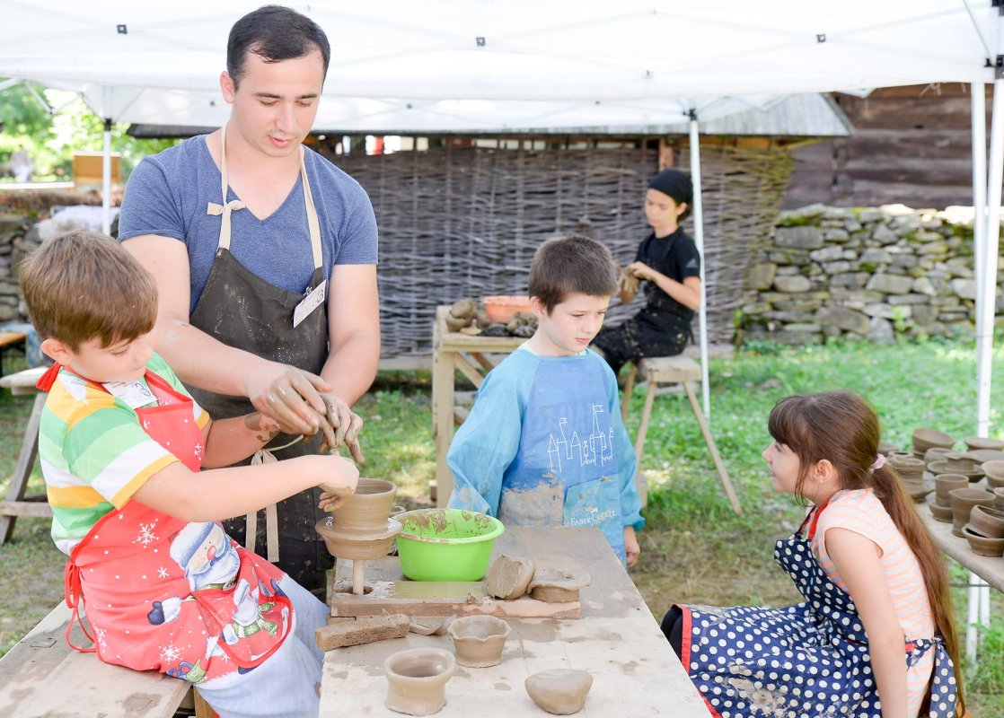 Vacanţa de vară pe uliţele Muzeului Satului 12813