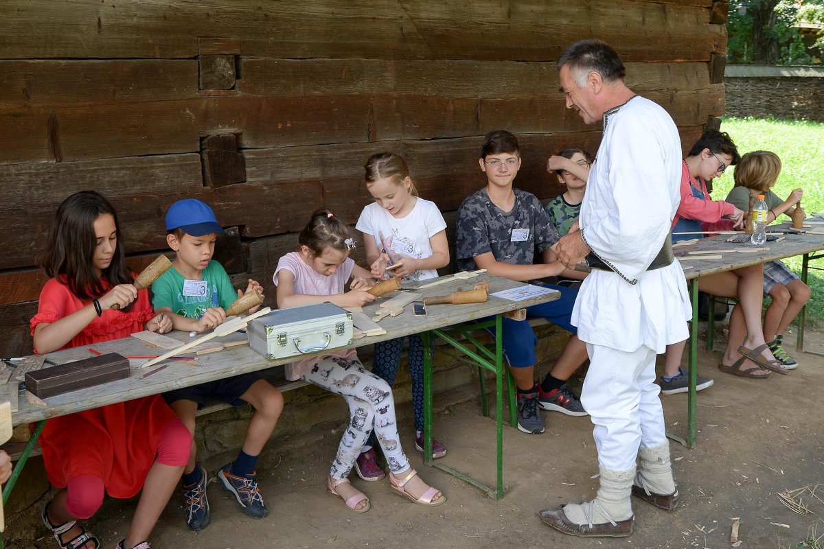 Vacanţa de vară pe uliţele Muzeului Satului 12815