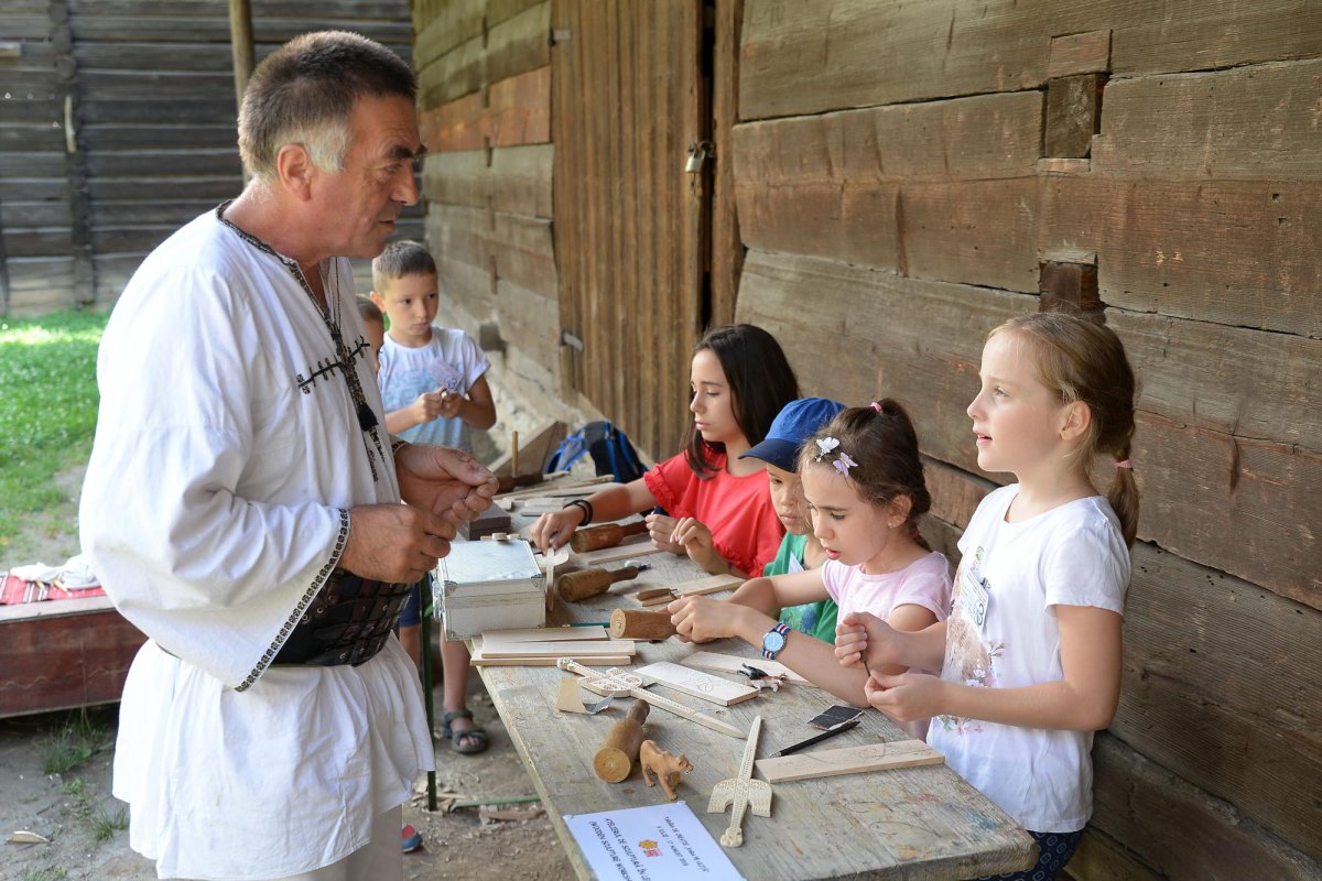 Vacanţa de vară pe uliţele Muzeului Satului 12816