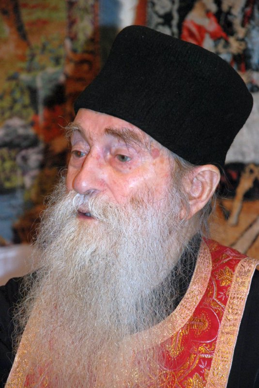 Mijlocirea ei către Hristos ţine lumea 13060