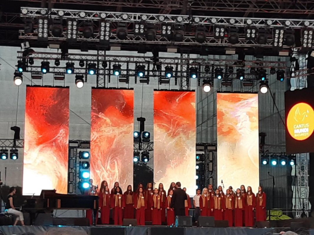 Corul Belcanto Sărmaşu, Mureș, la Cantus Mundi Bucureşti Fest 12724