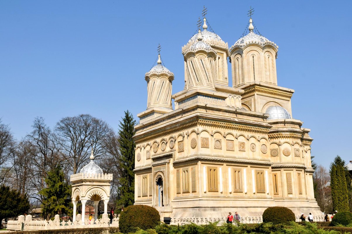 Pelerini la hramul „Adormirea Maicii Domnului” 12750