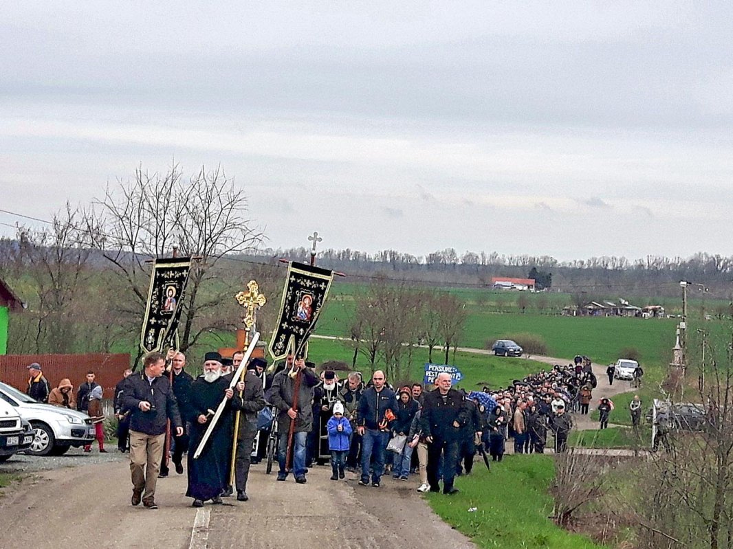 Pelerini la hramul „Adormirea Maicii Domnului” 12751