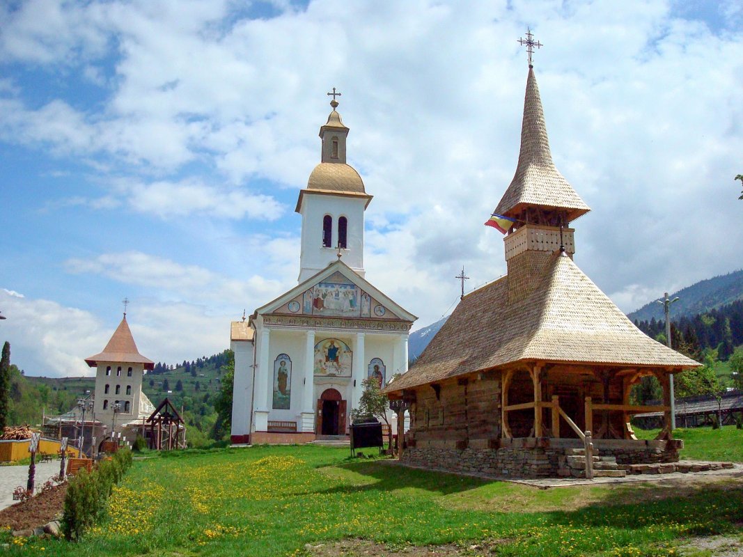 Pelerini la hramul „Adormirea Maicii Domnului” 12753