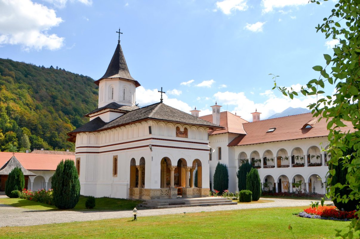 Pelerini la hramul „Adormirea Maicii Domnului” 12754