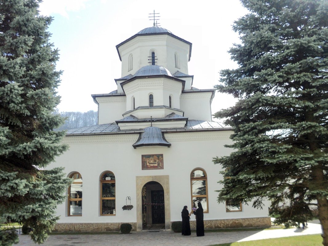 Pelerini la hramul „Adormirea Maicii Domnului” 12755