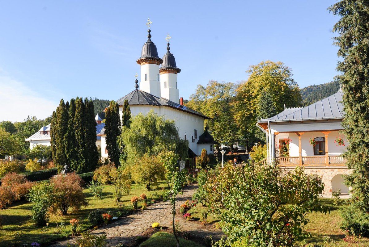 Pelerini la hramul „Adormirea Maicii Domnului” 12756