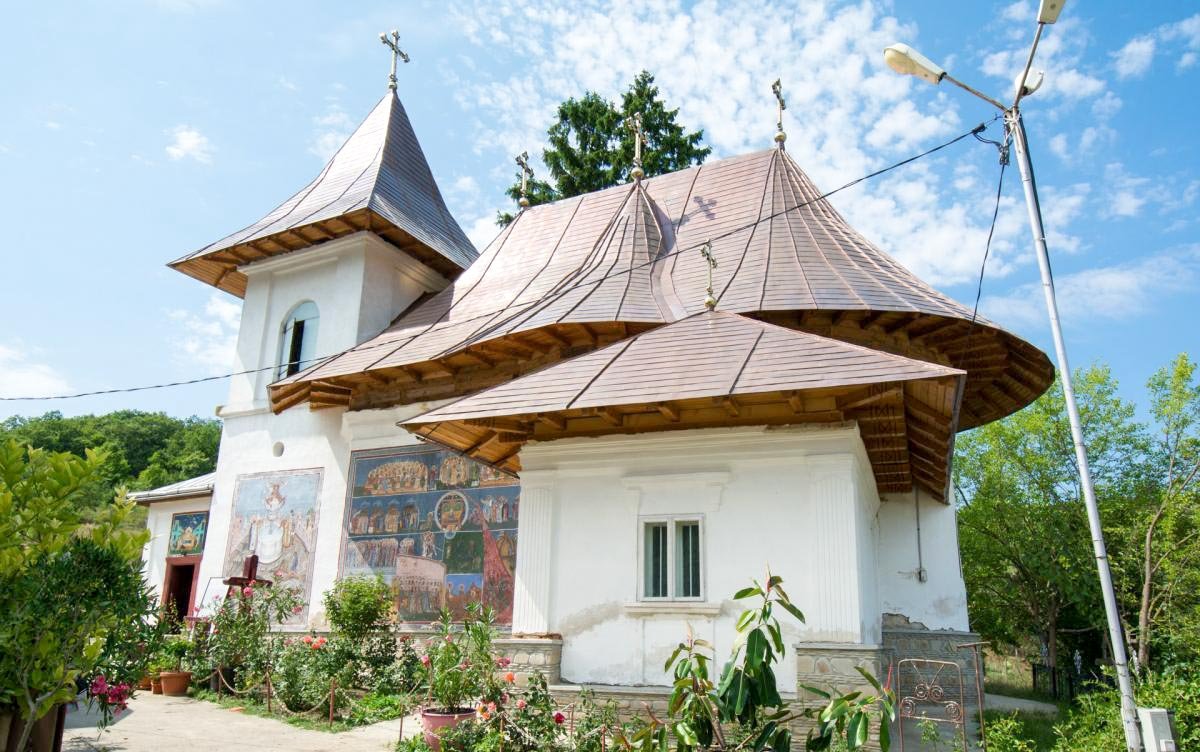 Pelerini la hramul „Adormirea Maicii Domnului” 12757