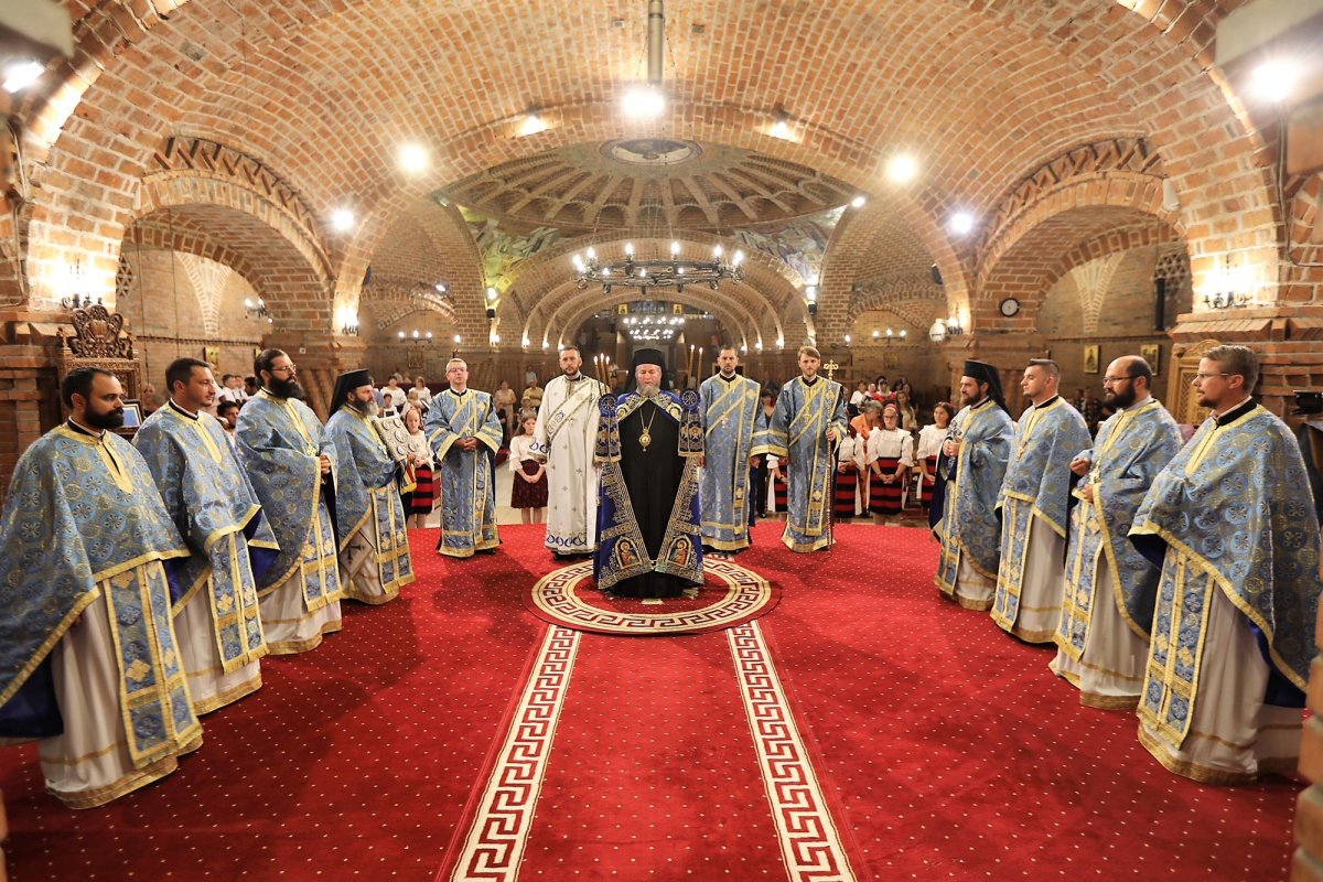 Slujiri arhierești în Duminica a XI-a după Rusalii 12623