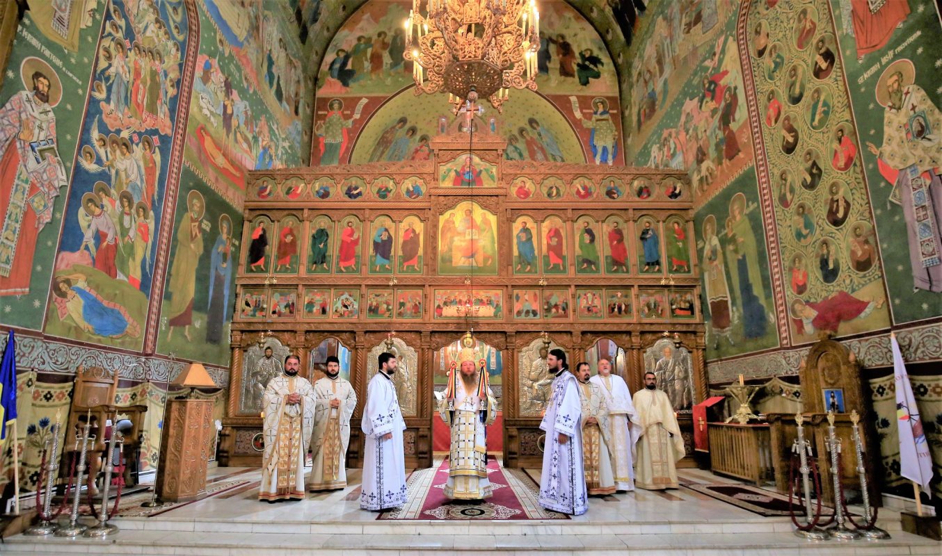 Slujiri arhierești în Duminica a XI-a după Rusalii 12631