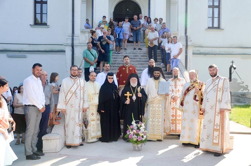 Credincioșii s-au închinat cu evlavie Maicii Domnului 12550