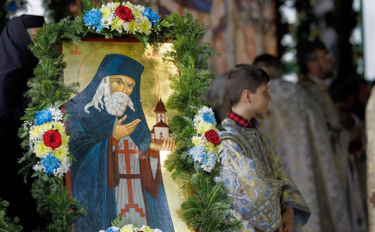 IPS Teofan: „Atât Sfinţii Brâncoveni, cât şi Sfântul Iosif de la Văratec au fost definiţi prin lepădarea de sine şi prin starea de jertfă” 12500