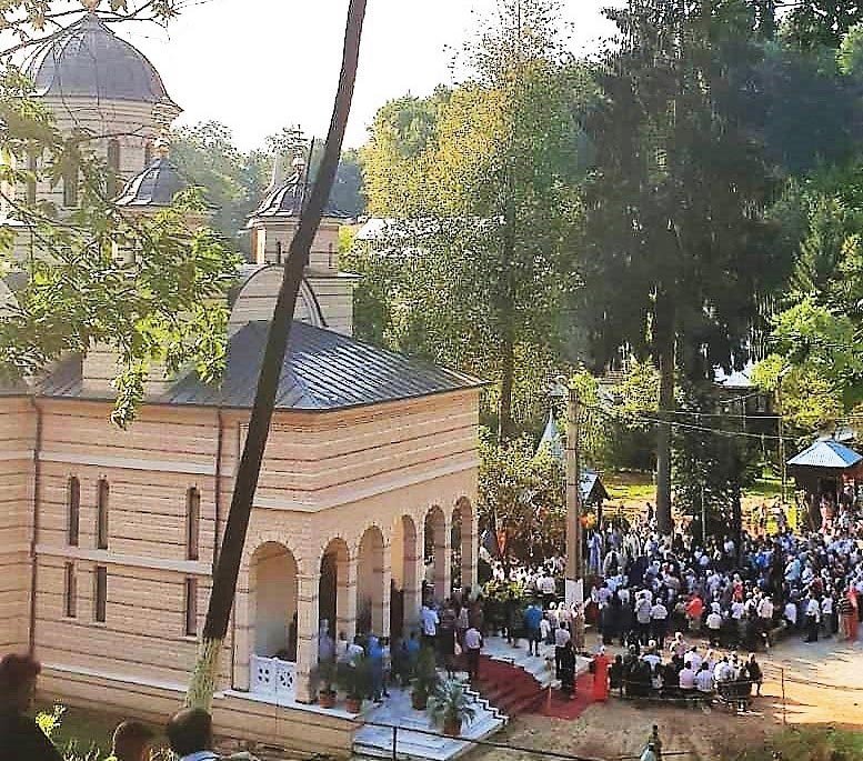 Slujbe arhierești și hramuri la Praznicul Adormirii Maicii Domnului 12511