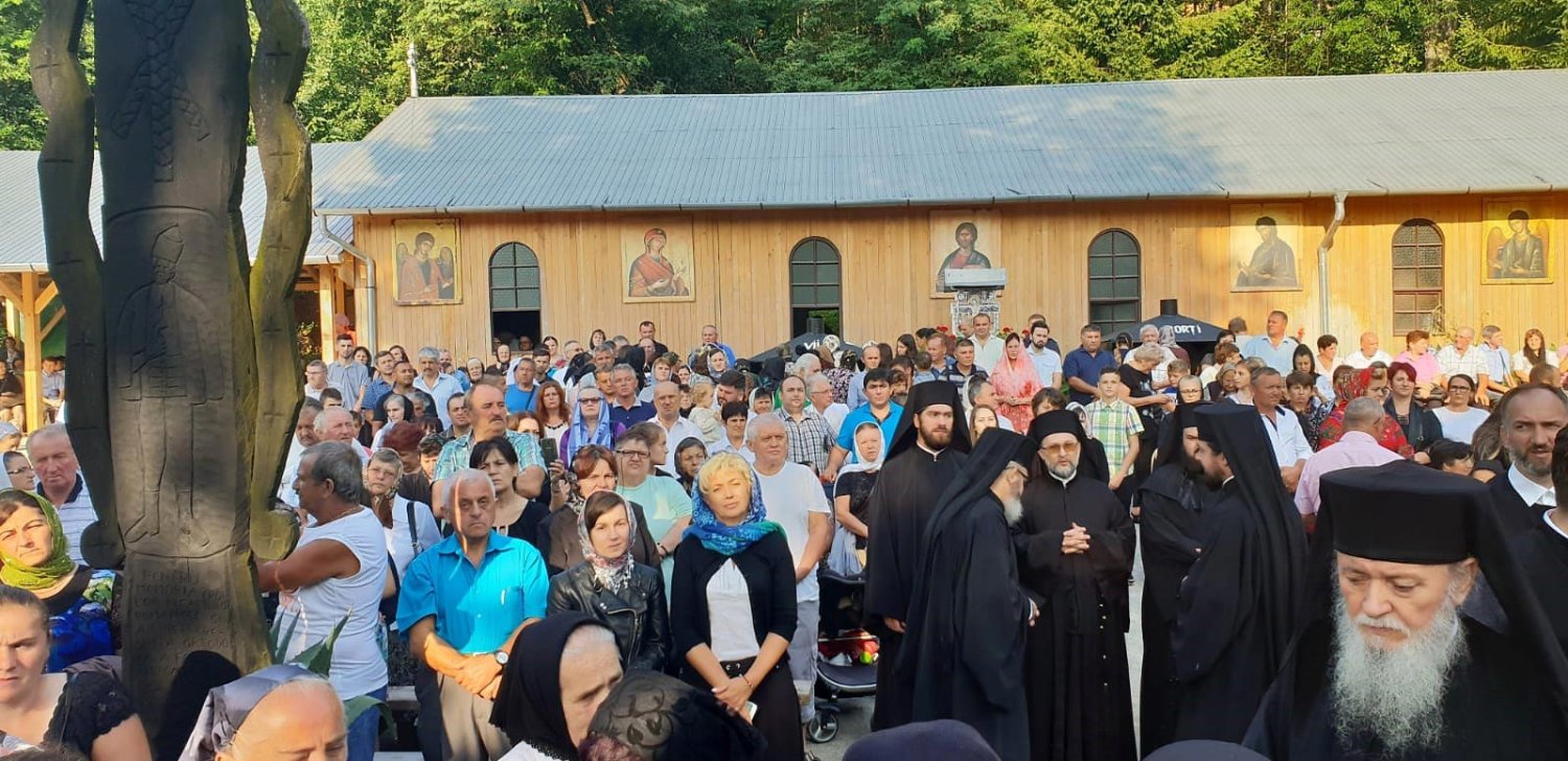 Slujbe arhierești și hramuri la Praznicul Adormirii Maicii Domnului 12513