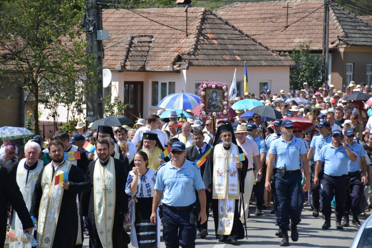 Slujbe arhierești și hramuri la Praznicul Adormirii Maicii Domnului 12514