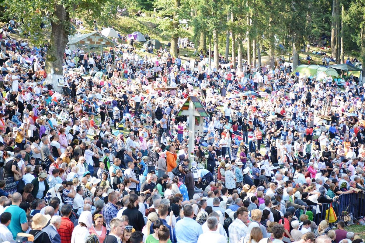 Slujbe arhierești și hramuri la Praznicul Adormirii Maicii Domnului 12515