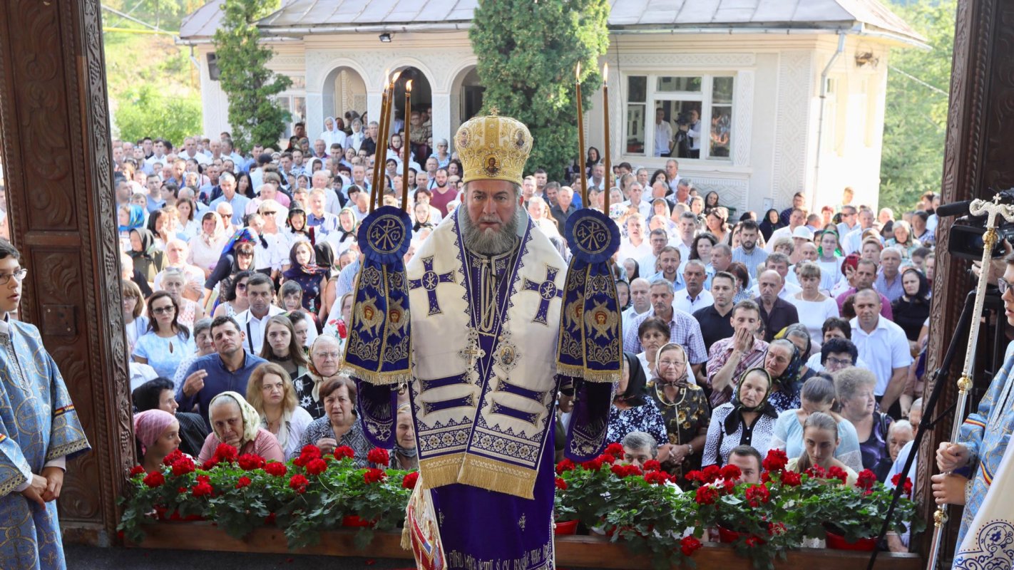 Slujbe arhierești și hramuri la Praznicul Adormirii Maicii Domnului 12518