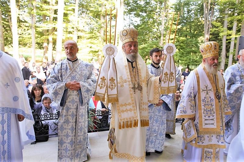Slujbe arhierești și hramuri la Praznicul Adormirii Maicii Domnului 12519