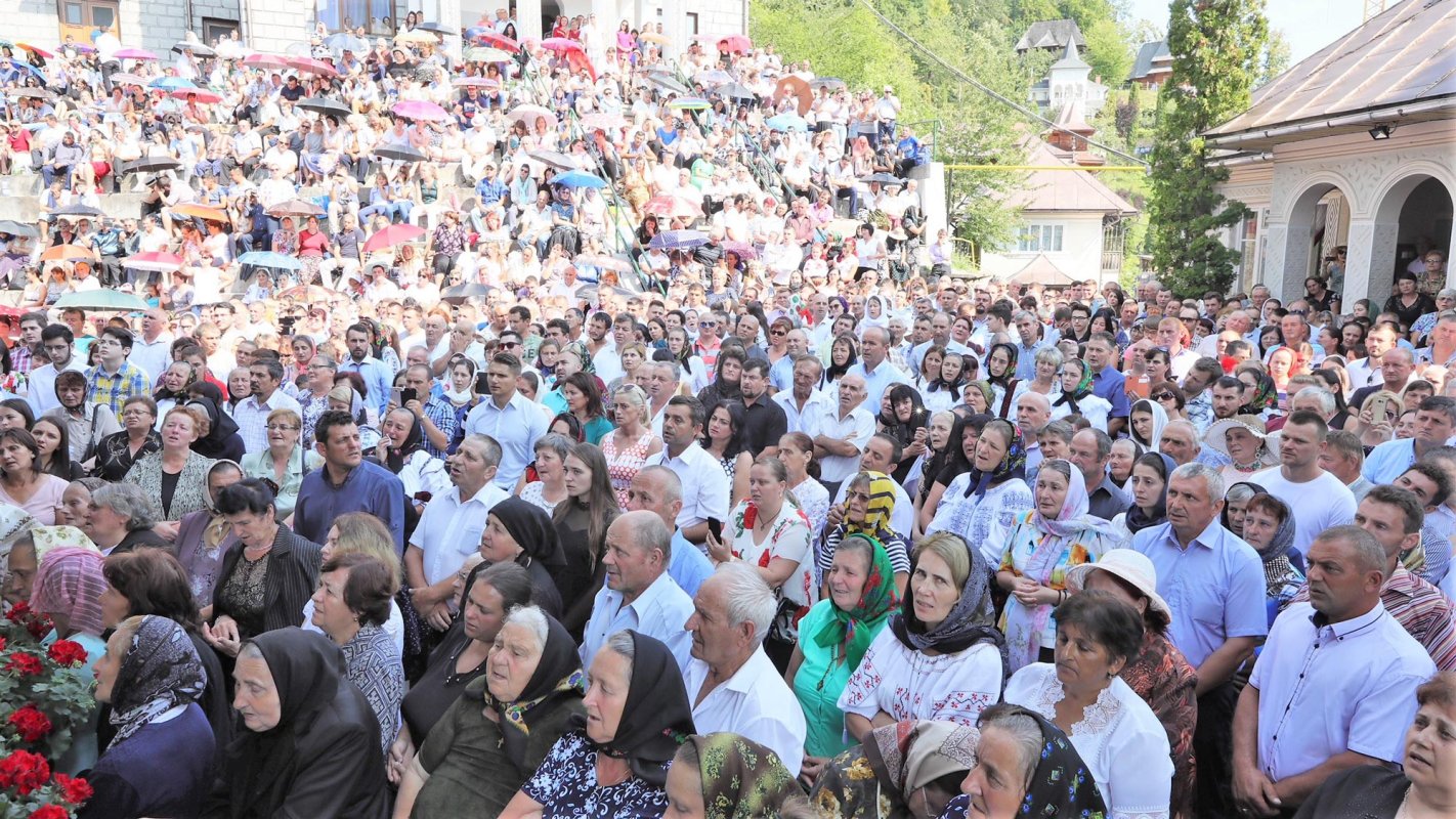 Slujbe arhierești și hramuri la Praznicul Adormirii Maicii Domnului 12524