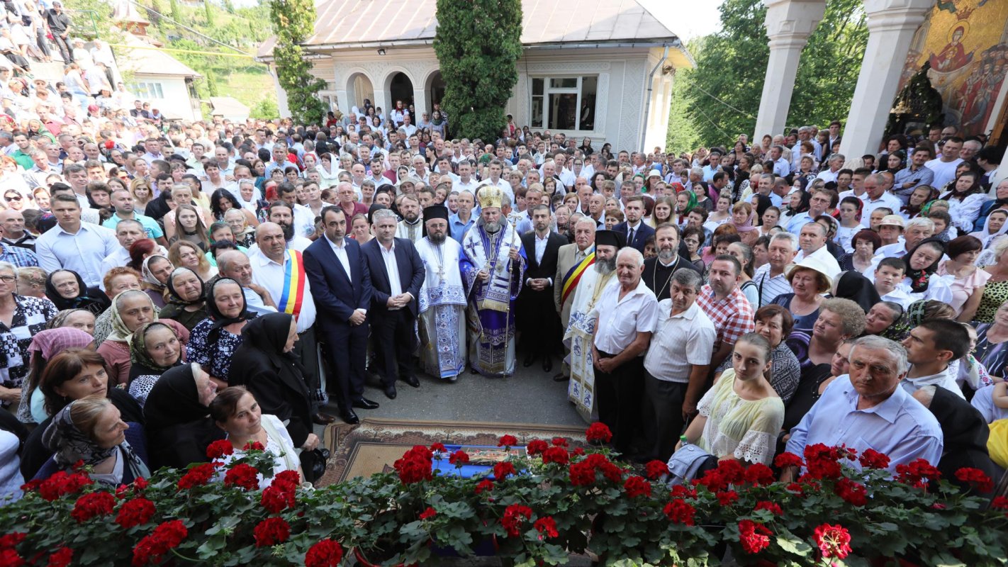 Slujbe arhierești și hramuri la Praznicul Adormirii Maicii Domnului 12525