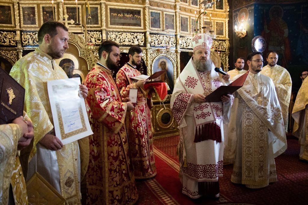 Binecuvântare pentru credincioșii prahoveni 12489