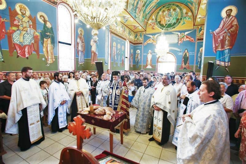 Sfințire la Biserica „Adormirea Maicii Domnului” din orașul Cisnădie, Sibiu 12467