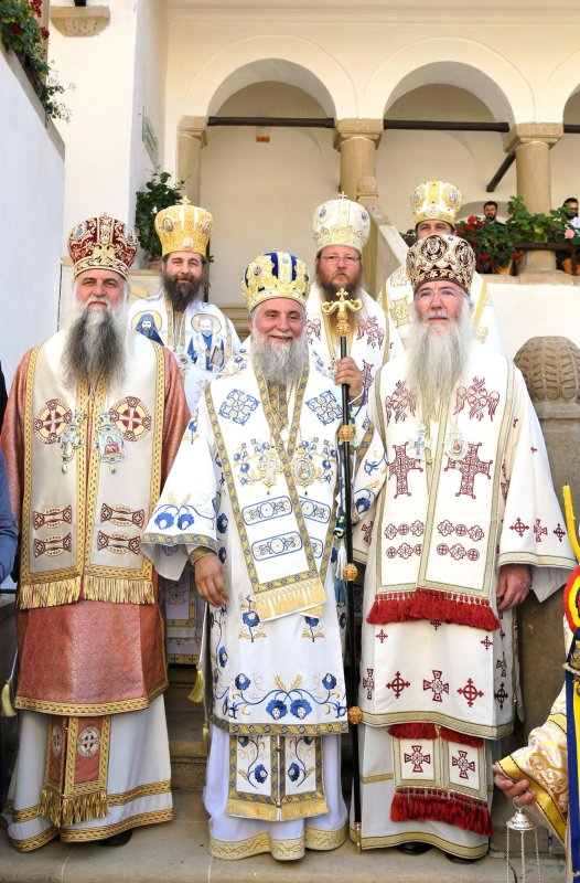 Hram de tradiţie la Mănăstirea Hurezi 12397