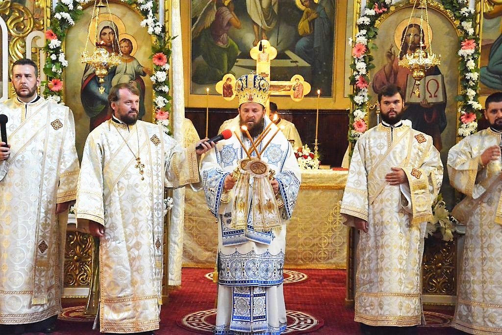 Slujiri arhierești în Duminica a 12-a după Rusalii 12389